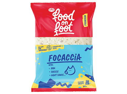 FOOD ON FOOT sumuštinis FOCACCIA su kumpiu, sūriu ir švelniu padažu